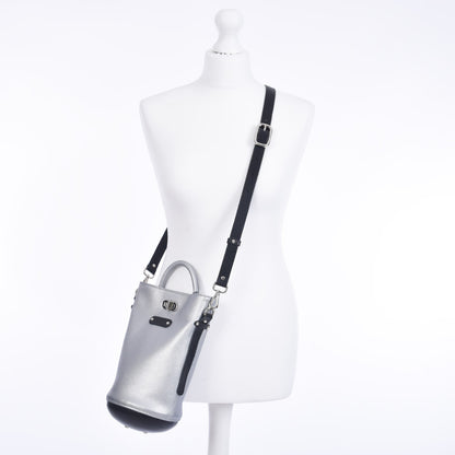 Capsule bag Silver/black